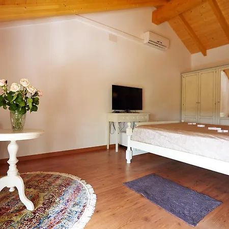 Maria Villa El Moncayo